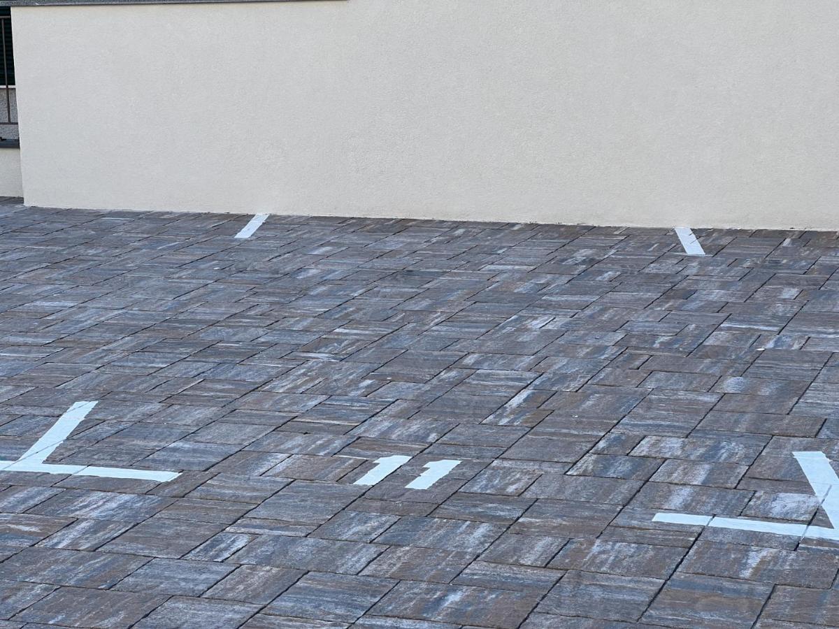 Ferienwohnung Nuovo Bilocale In Centro Con Terrazzo E Posto Auto Varraze Exterior foto